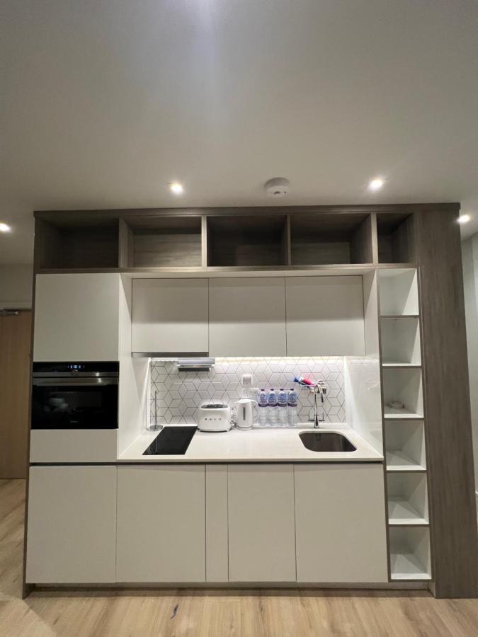 London Luxxe Suites & Apartments - London Heathrow Airport, Terminal 1 2 3 4 5 Hillingdon Bagian luar foto